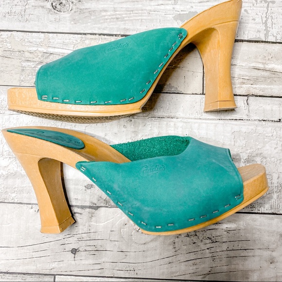 Candie's Shoes - Vintage 70’s/80’s Candies peep toe leather heel